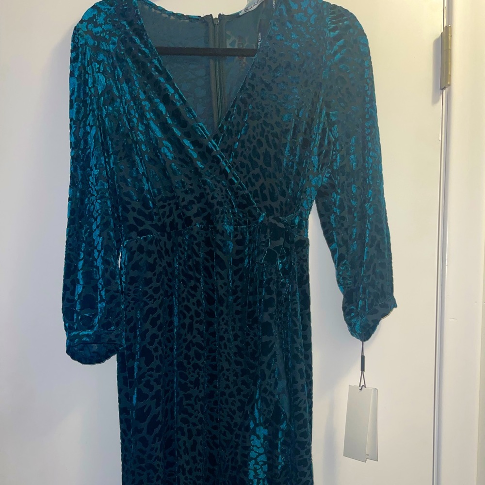 Calvin Klein Leopard print Teal Velvet Faux-wrap dress. new with Tags. Size 10